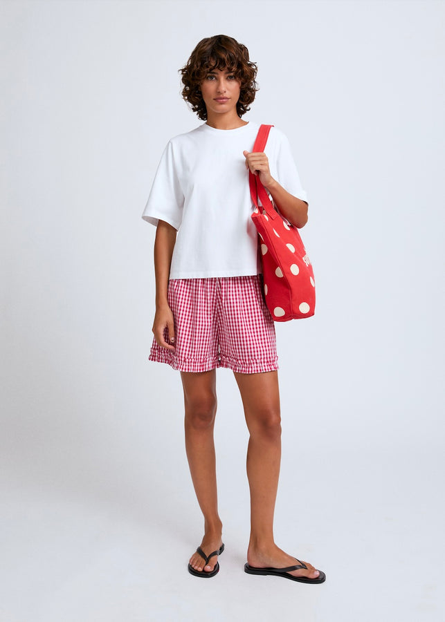 Naomi mesure 1m70 et porte le short en taille XS/S