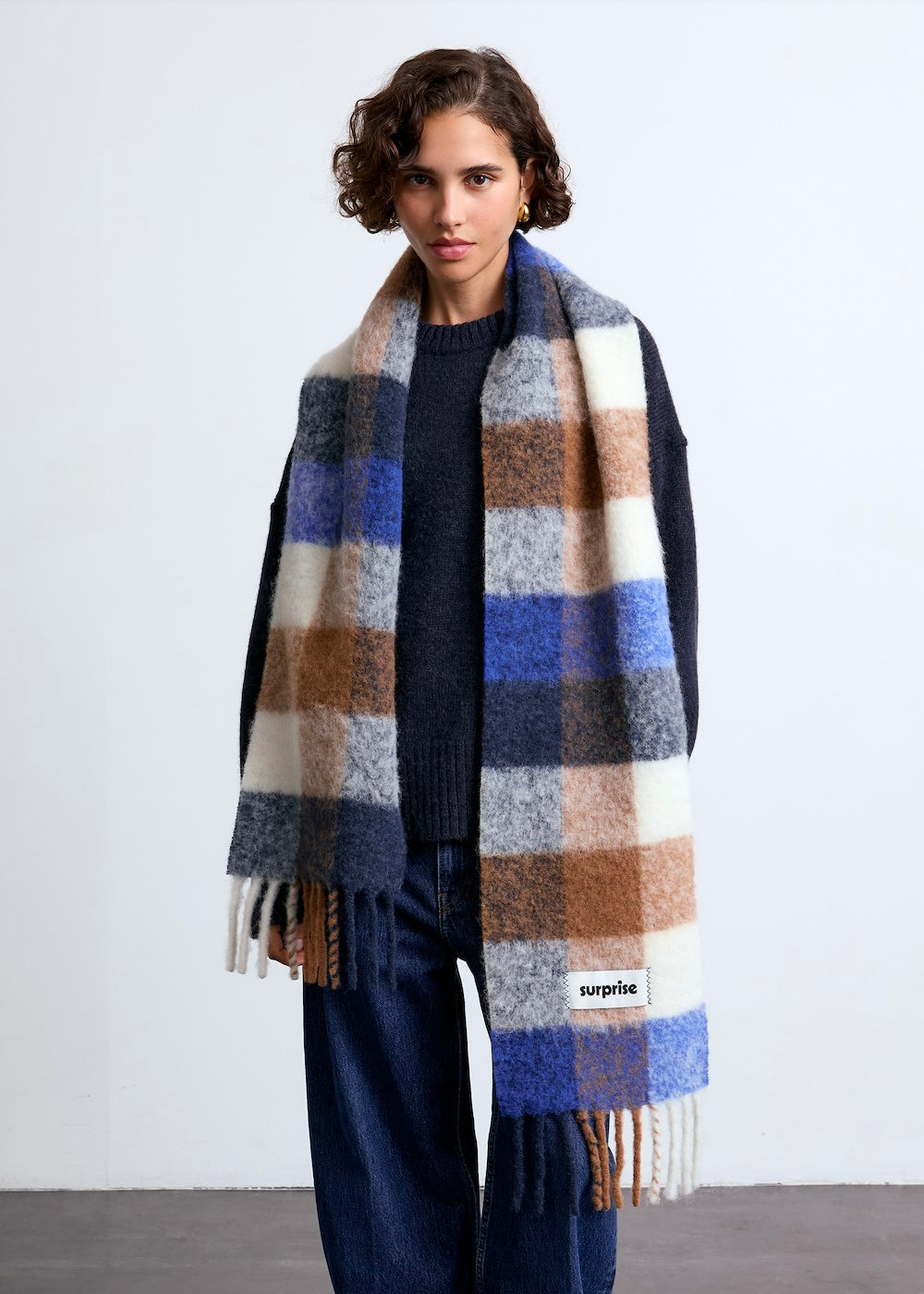 Very soft and lightweight checked alpaca scarves – Surprise