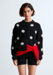 Lala mesure 1m74 et porte le cardigan en taille 1.