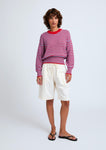 Naomi mesure 1m70 et porte le pull en taille XS et le short en XS/S.