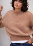 Naomi mesure 1m70 et porte une taille 2