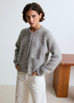 Lala mesure 1m74 et porte une taille S.