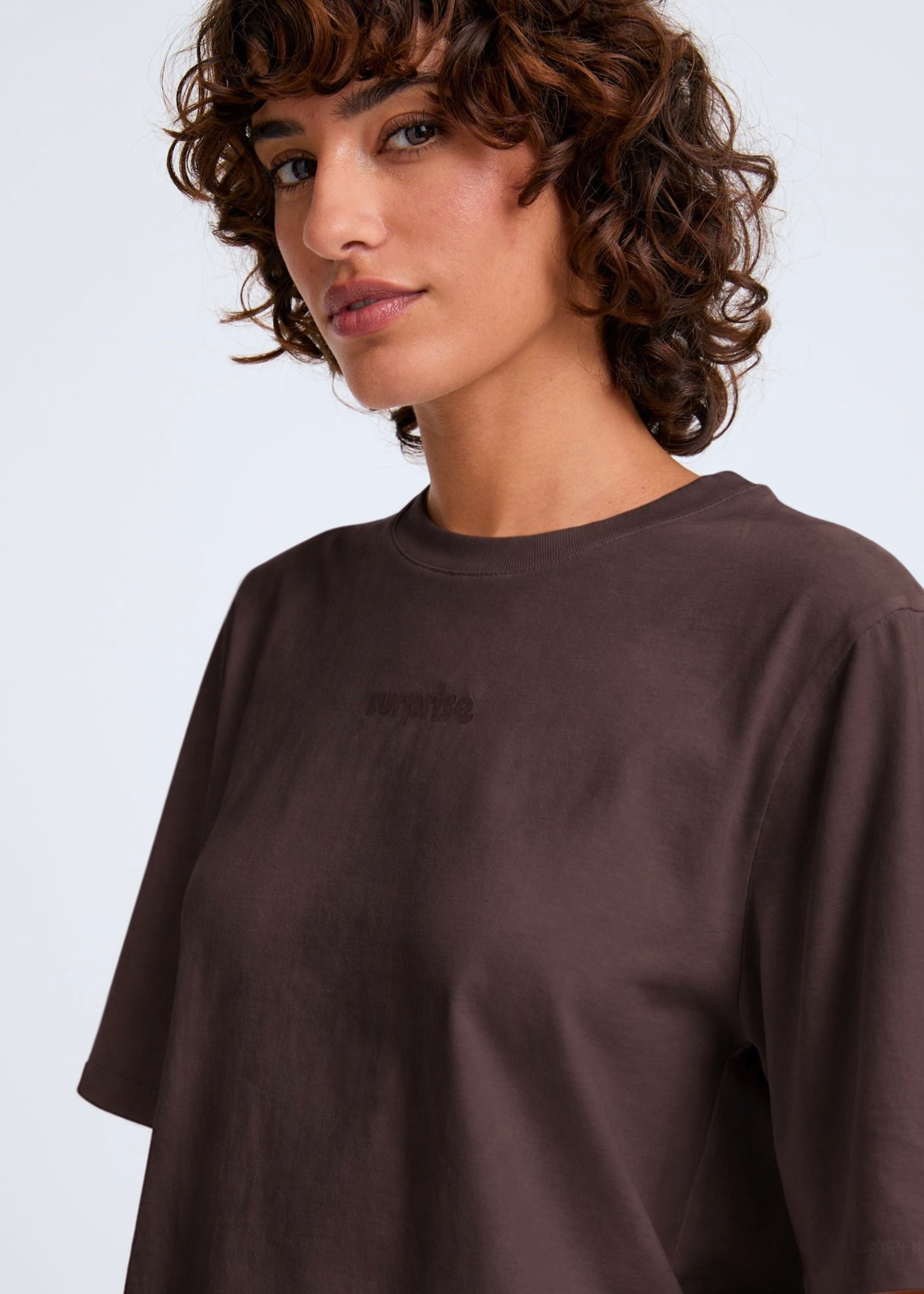 Naomi mesure 1m70 et porte une taille XS.
