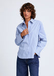 Naomi mesure 1m70 et porte une taille S.