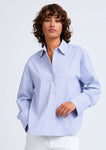 Naomi mesure 1m70 et porte une taille S.
