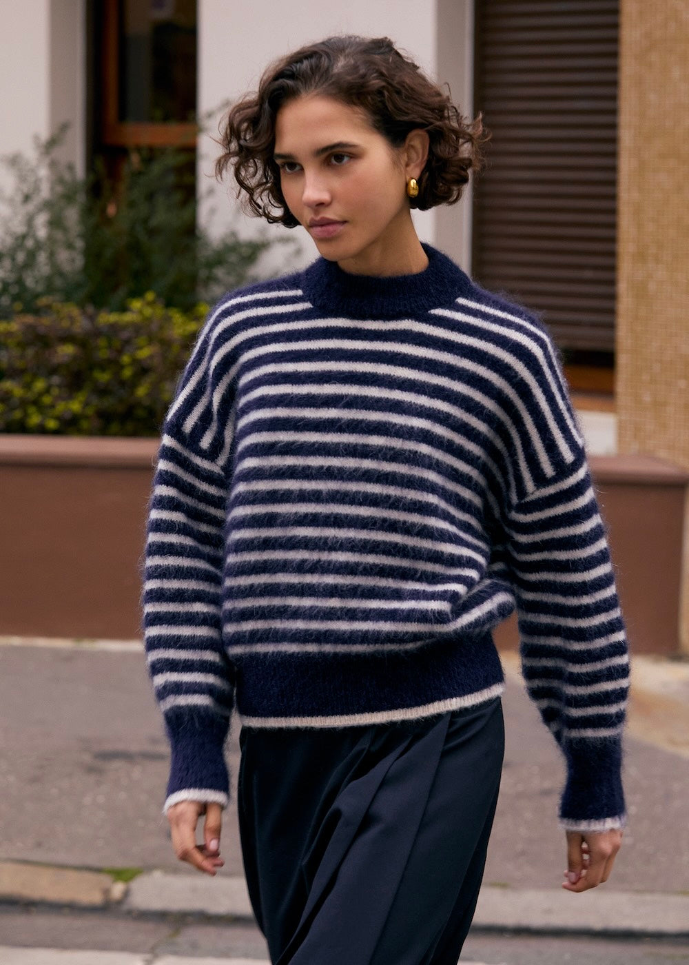 Lala mesure 1m74 et porte une taille XS.