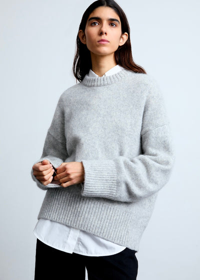 Rebeca mesure 1m78 et porte une taille 3