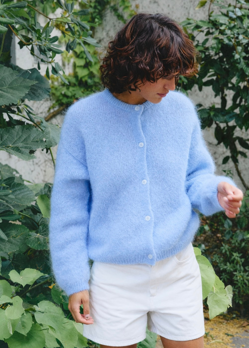 Naomi mesure 1m70 et porte une taille 2