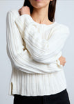 Rebecca mesure 1m78 et porte une taille 3