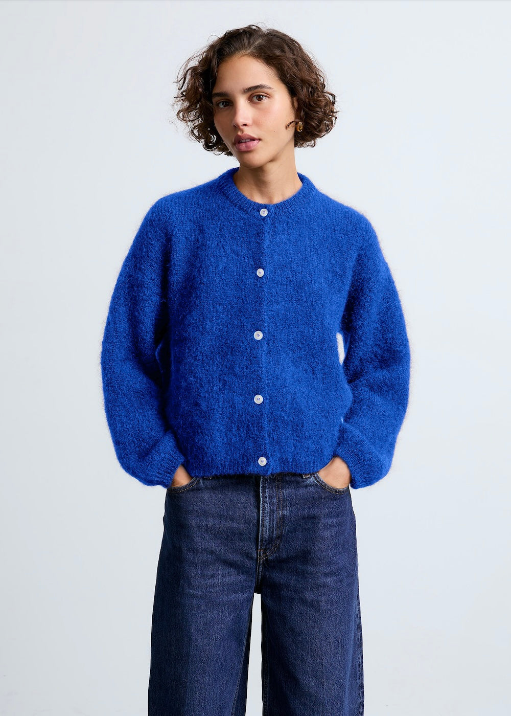 Lala mesure 1m74 et porte une taille 3.