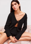 Rebecca mesure 1m78 et porte une taille 3