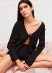 Rebecca mesure 1m78 et porte une taille 3