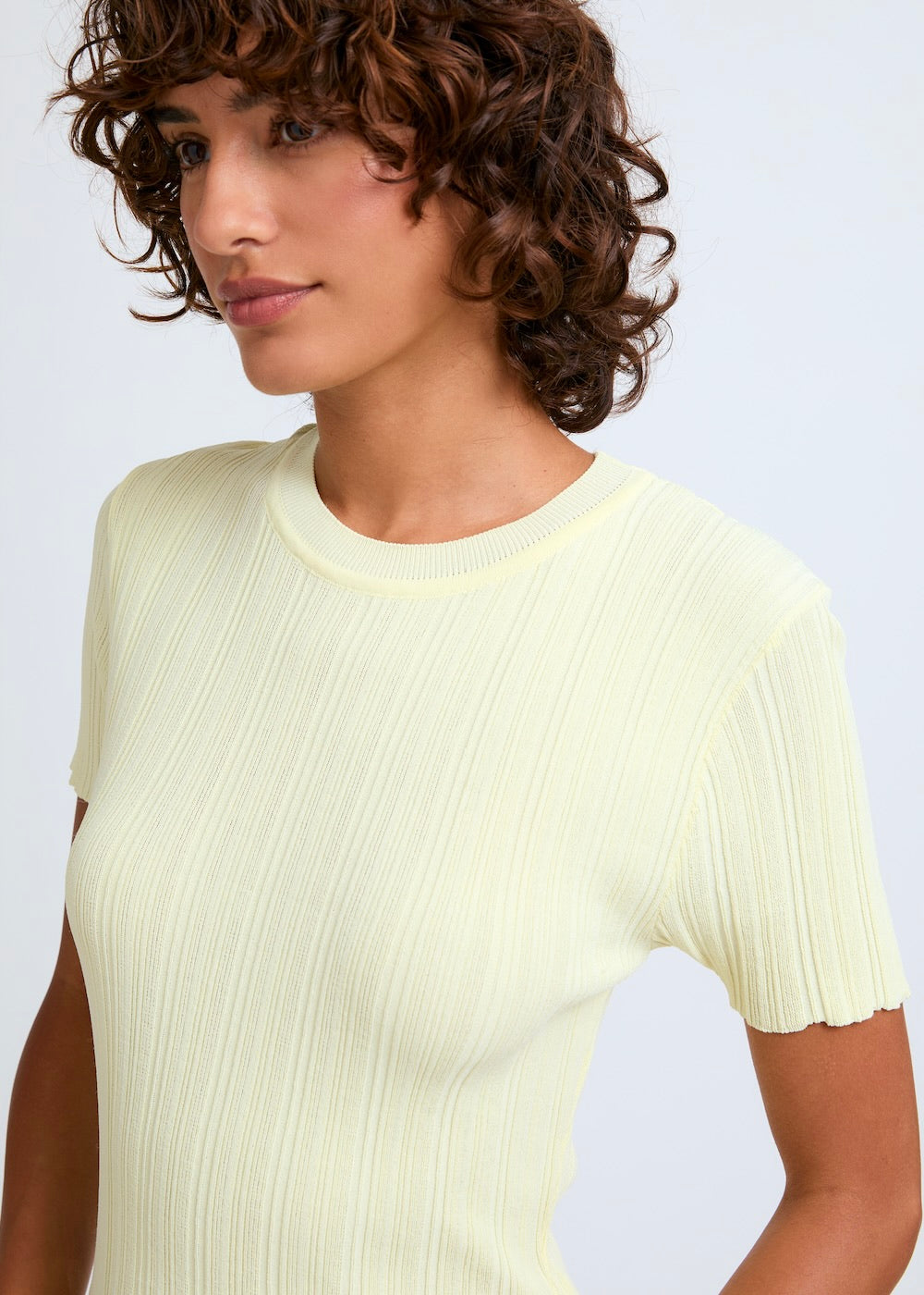 Naomi mesure 1m70 et porte une taille 1.