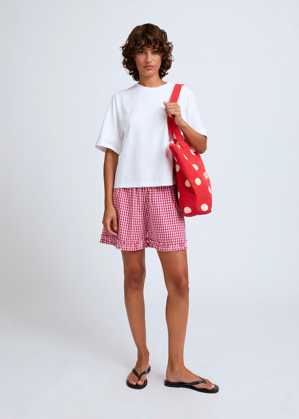 Naomi mesure 1m70 et porte le short en taille XS/S