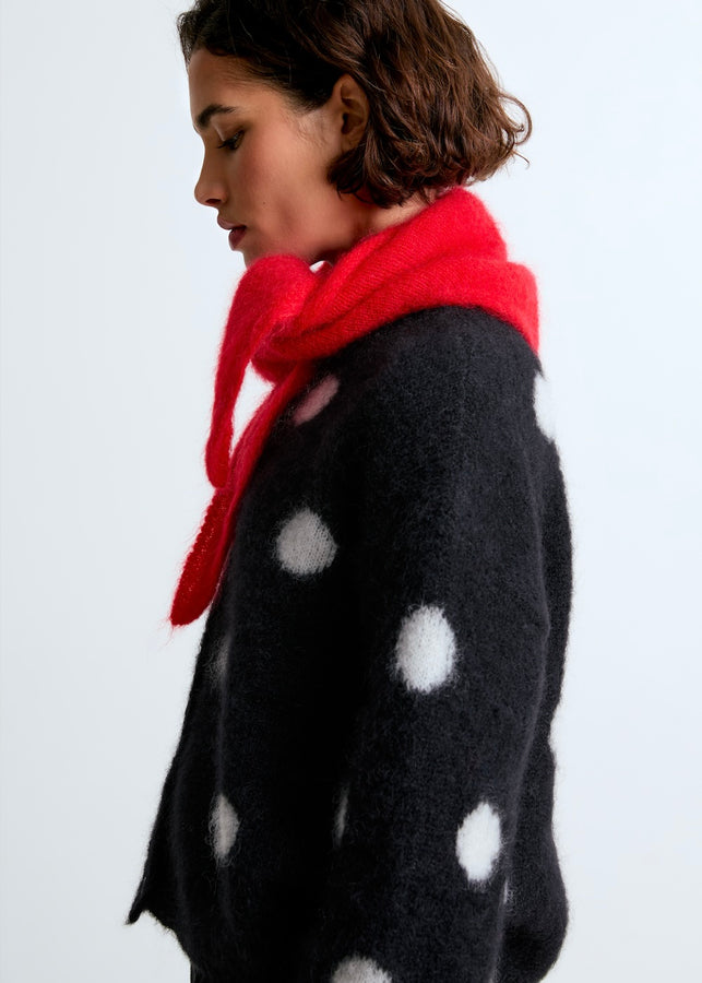 Lala mesure 1m74 et porte le cardigan en taille 1.
