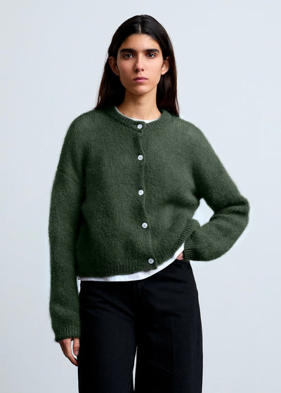 Rebeca mesure 1m78 et porte une taille 3