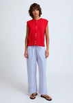 Naomi mesure 1m70 et porte le pantalon en taille XS/S.