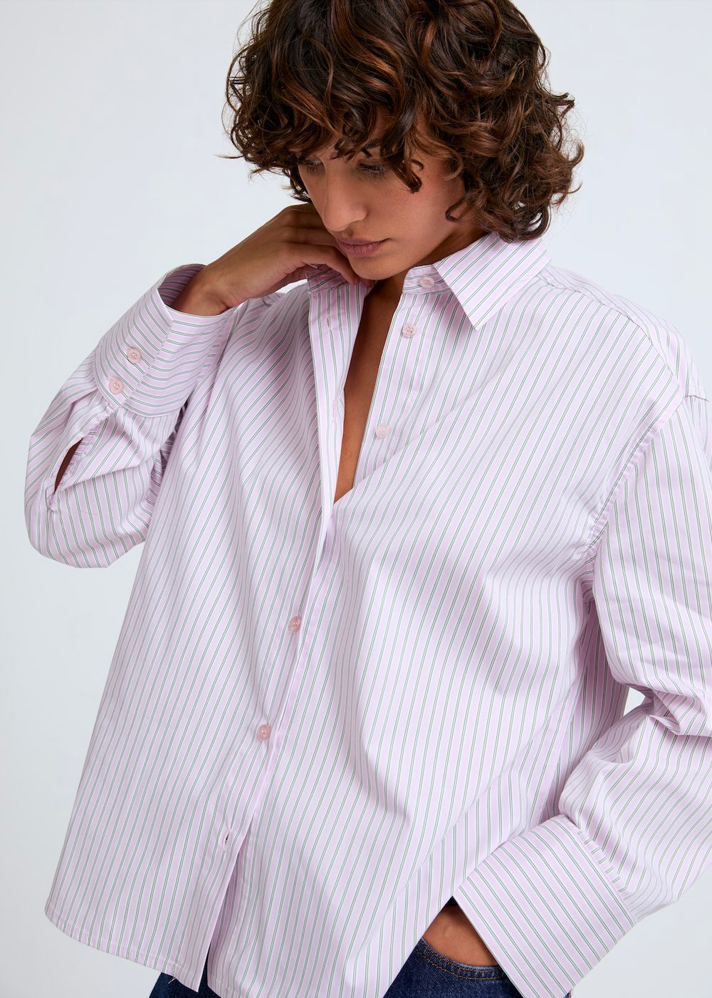 Naomi mesure 1m70 et porte une taille S/M
