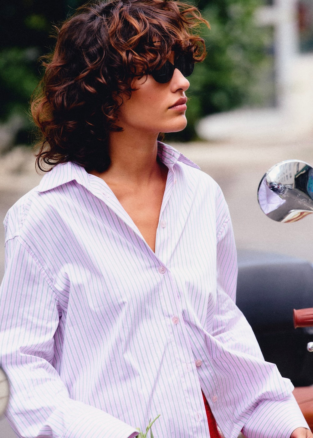 Naomi mesure 1m70 et porte une taille S/M