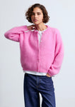 Lala mesure 1m74 et porte une taille 3.