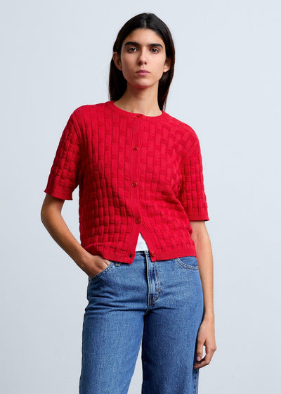 Rebecca mesure 1m78 et porte une taille 3