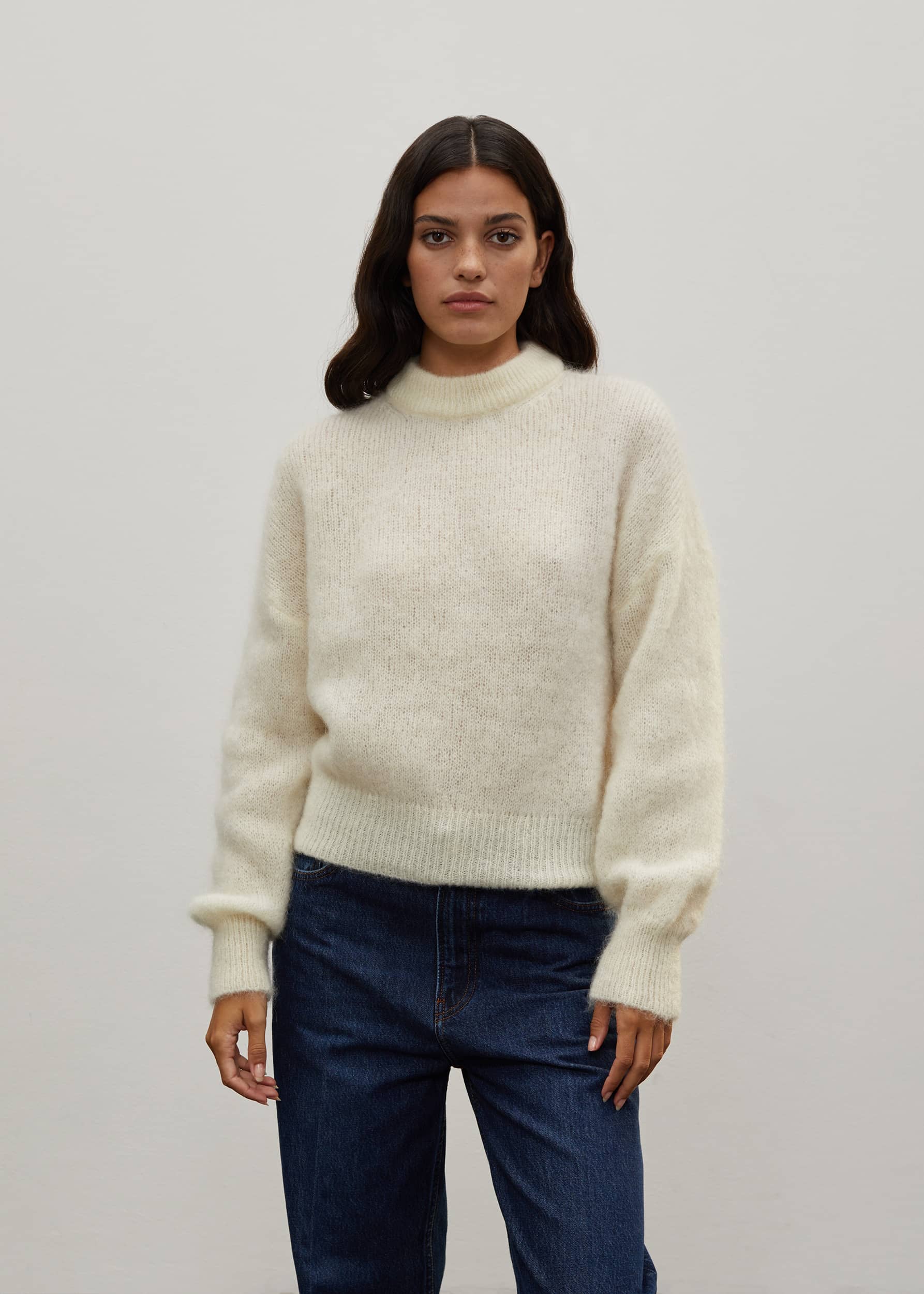 Malena mesure 1,75m et porte une taille 2
