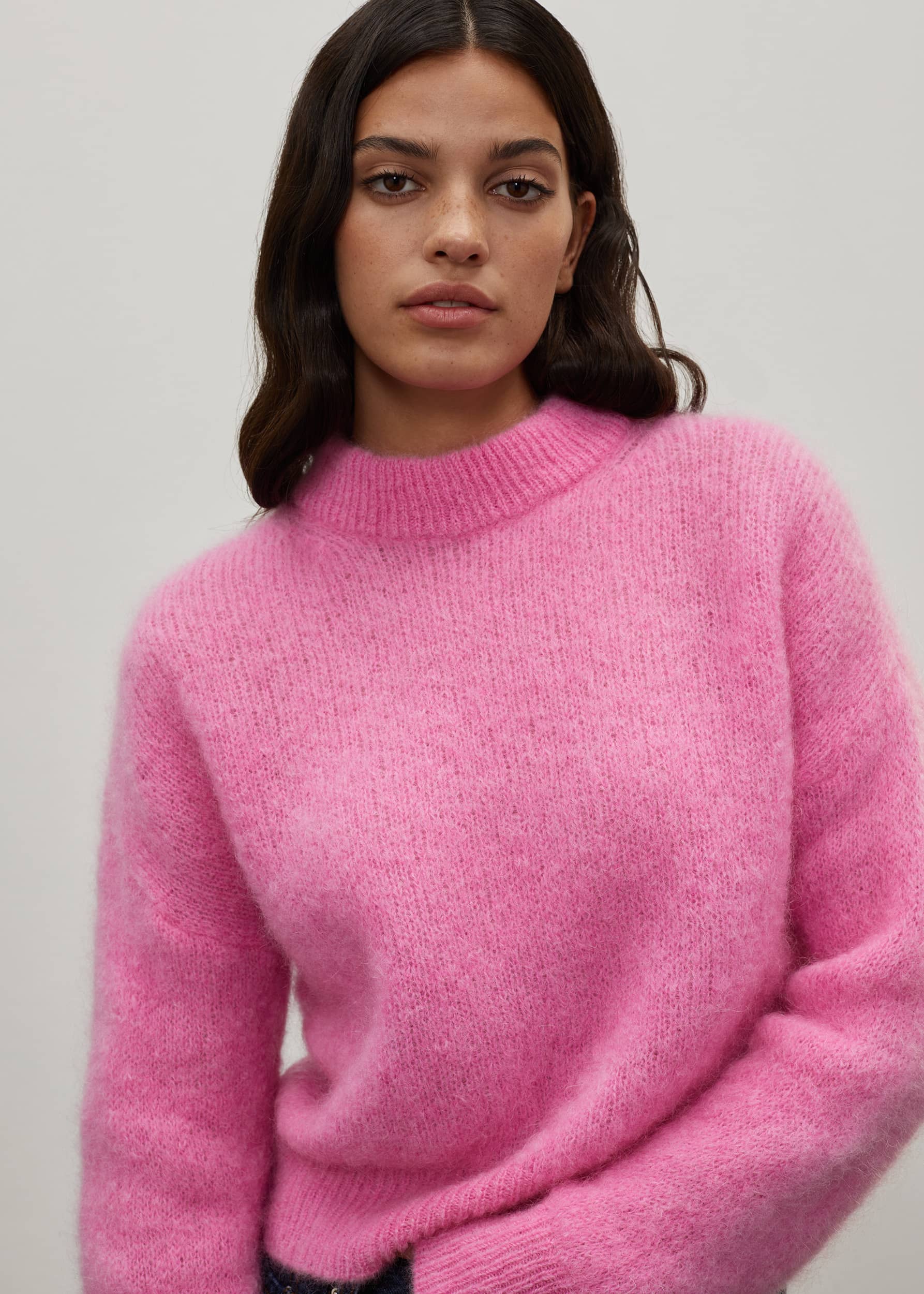 Malena mesure 1,75m et porte une taille 2