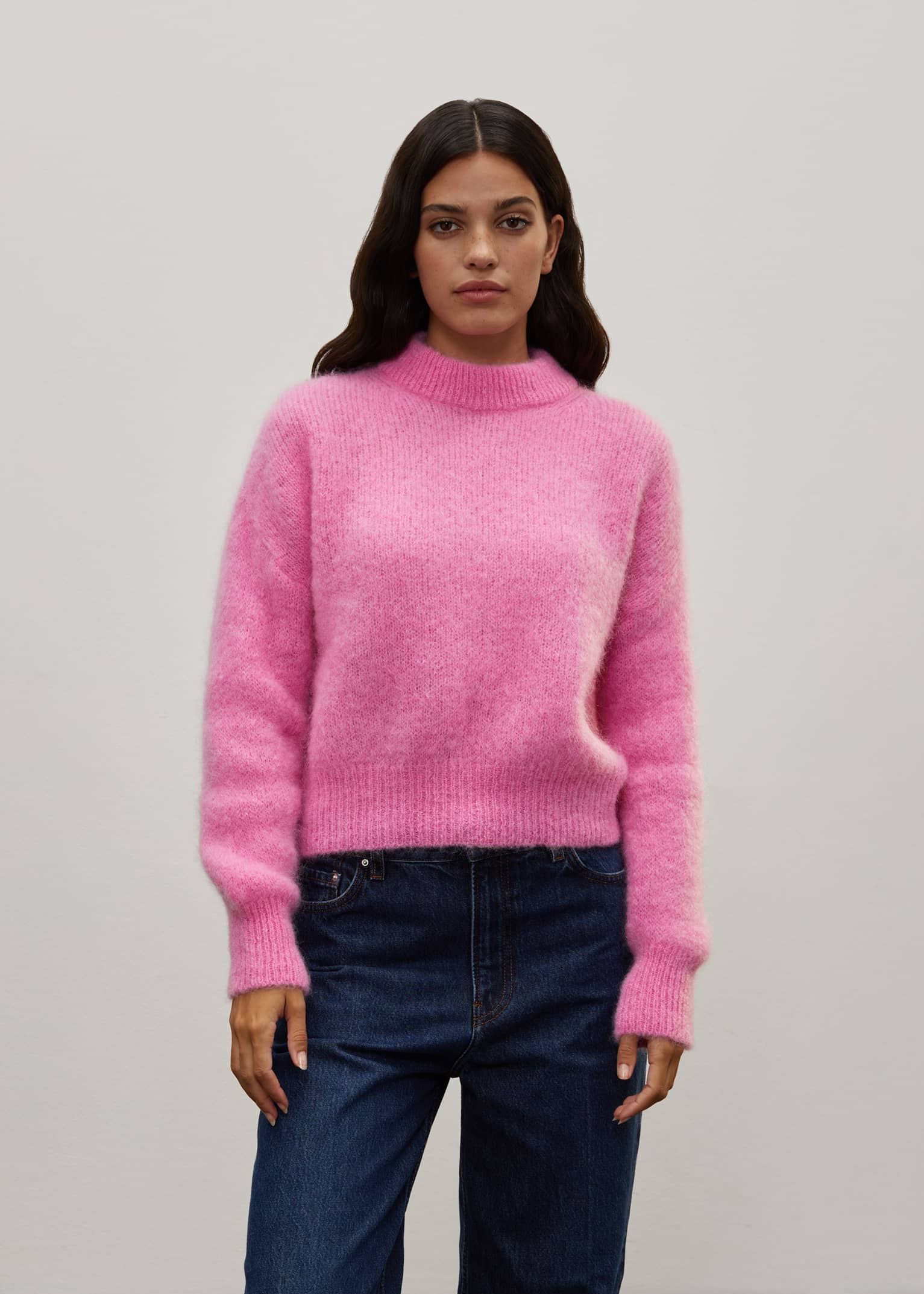 Malena mesure 1,75m et porte une taille 2