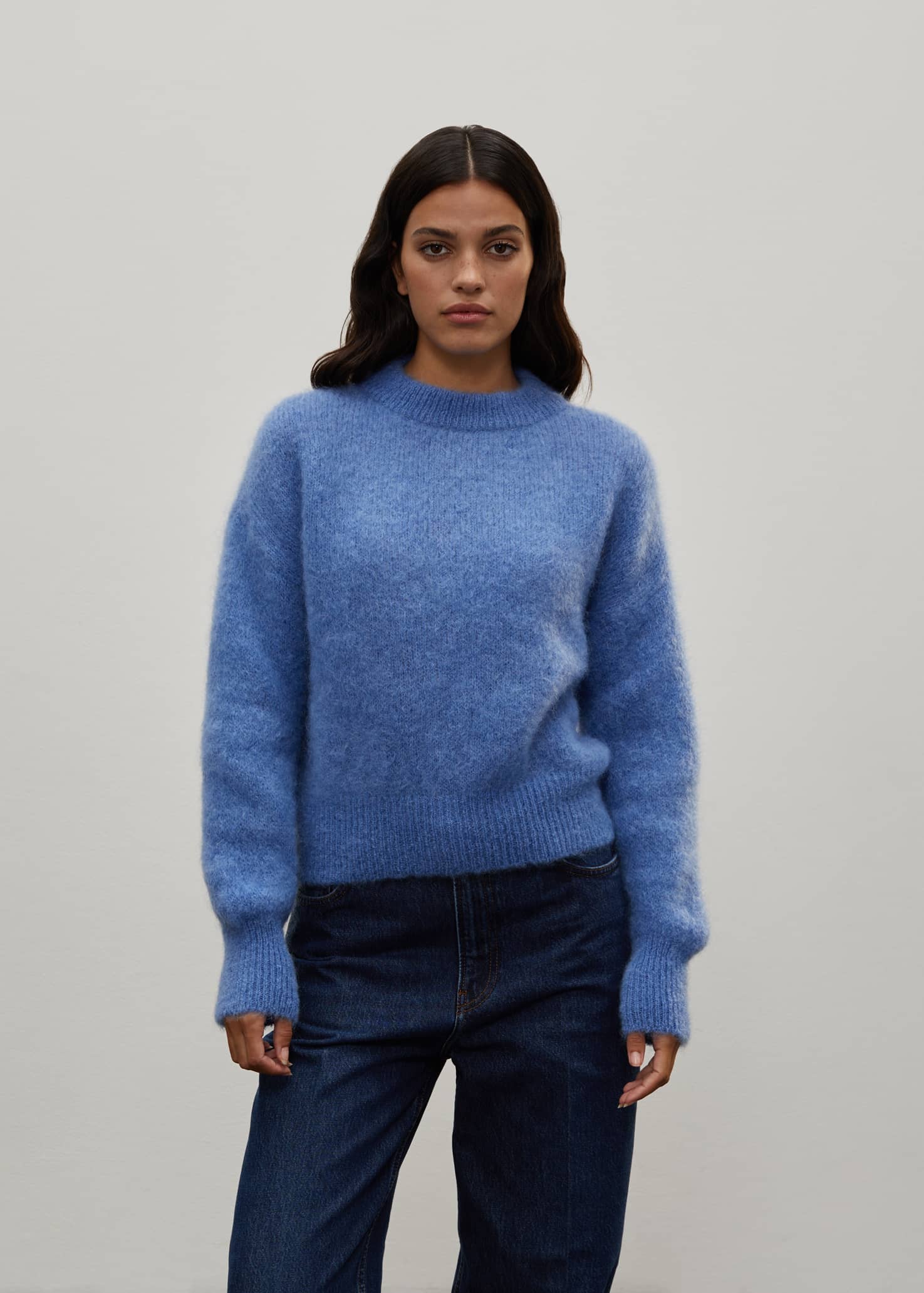 Malena mesure 1,75m et porte une taille 2