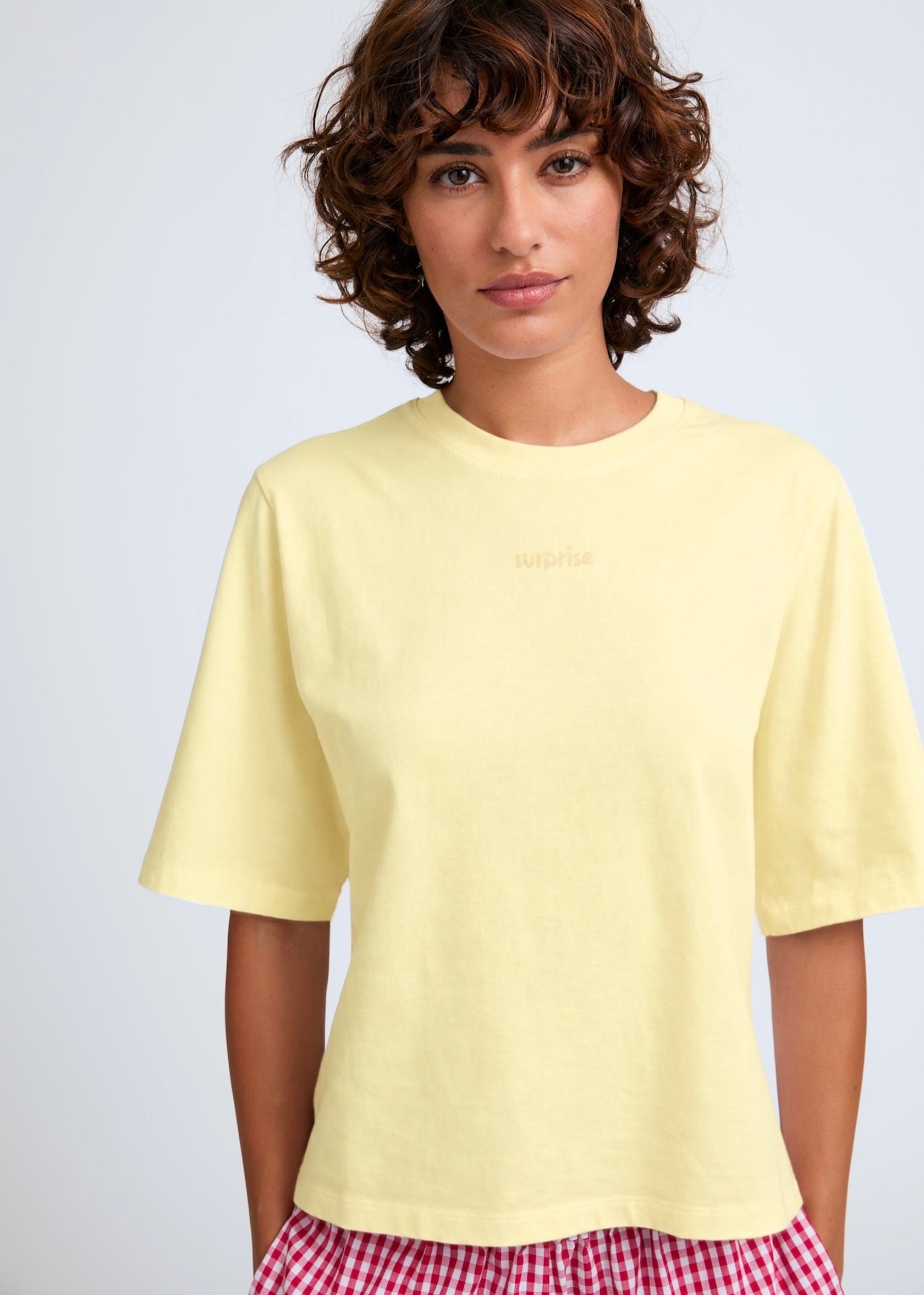 Naomi mesure 1m70 et porte une taille XS.