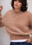 Naomi mesure 1m70 et porte une taille 2