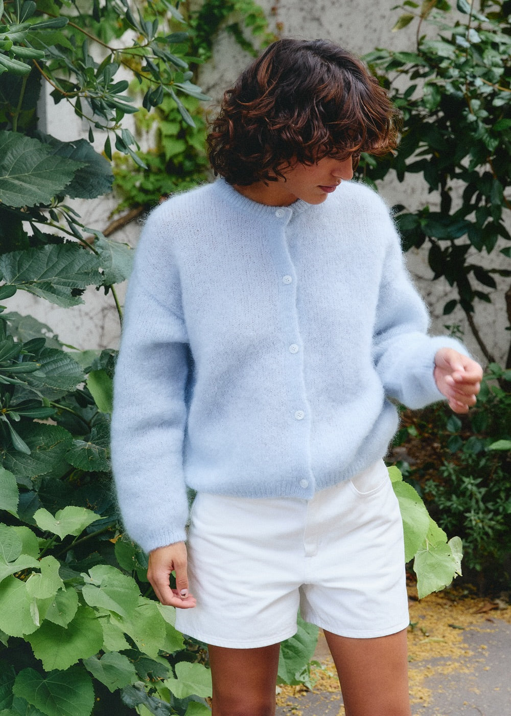 Naomi mesure 1m70 et porte une taille 2