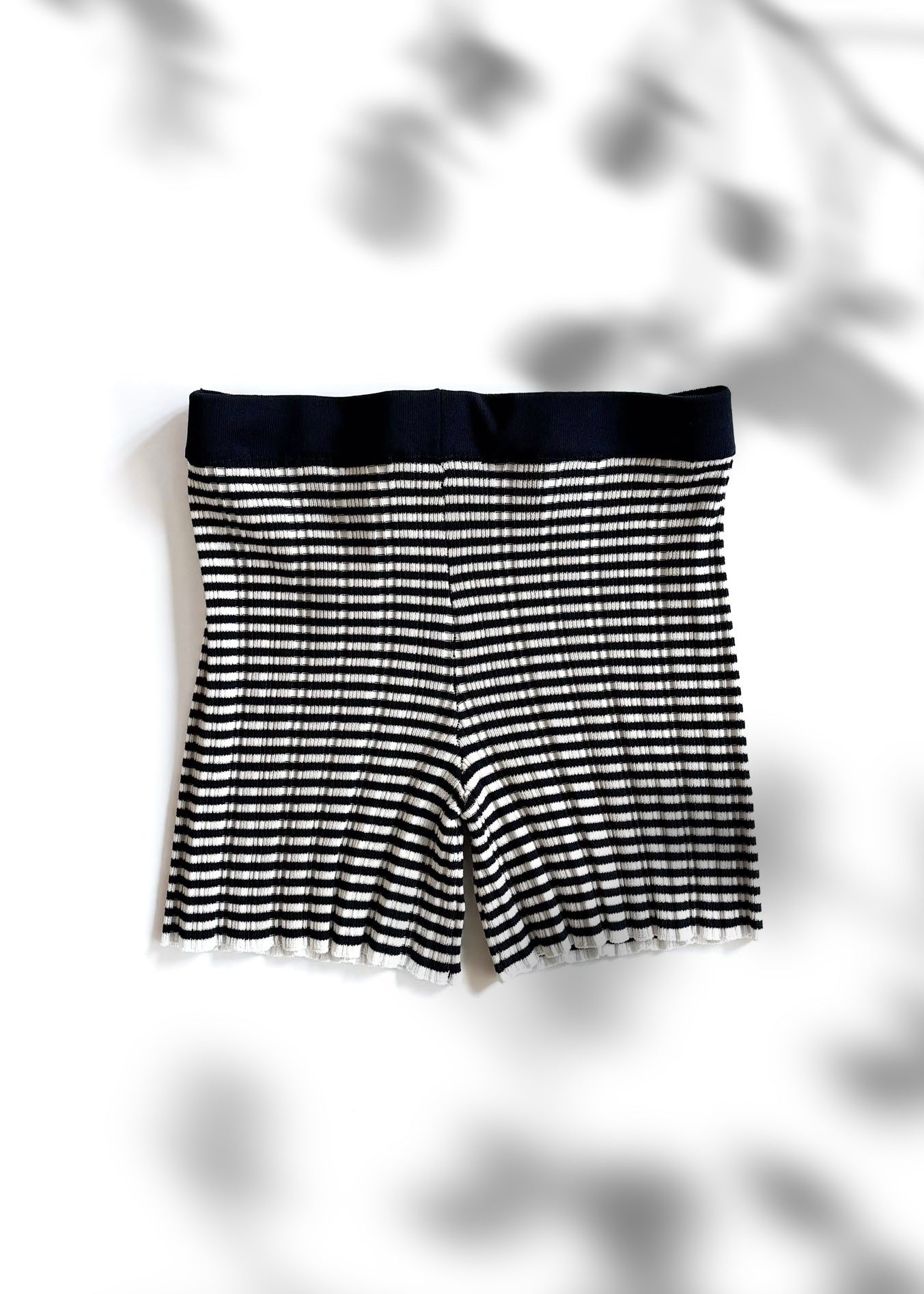 Short Inès