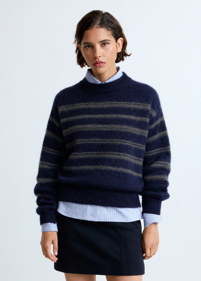 Lala mesure 1m74 et porte une taille S.