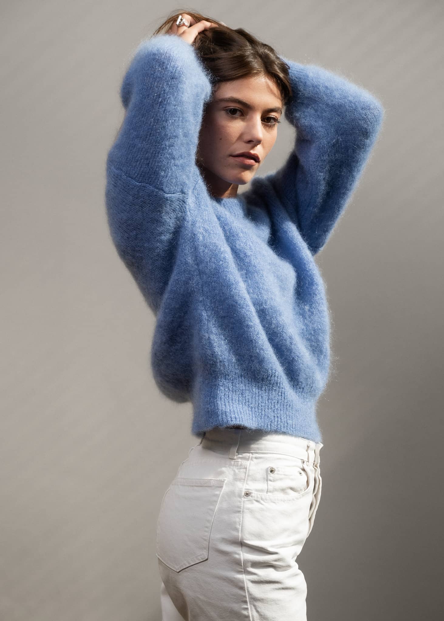 Jeanne mesure 1,68m et porte une taille 2