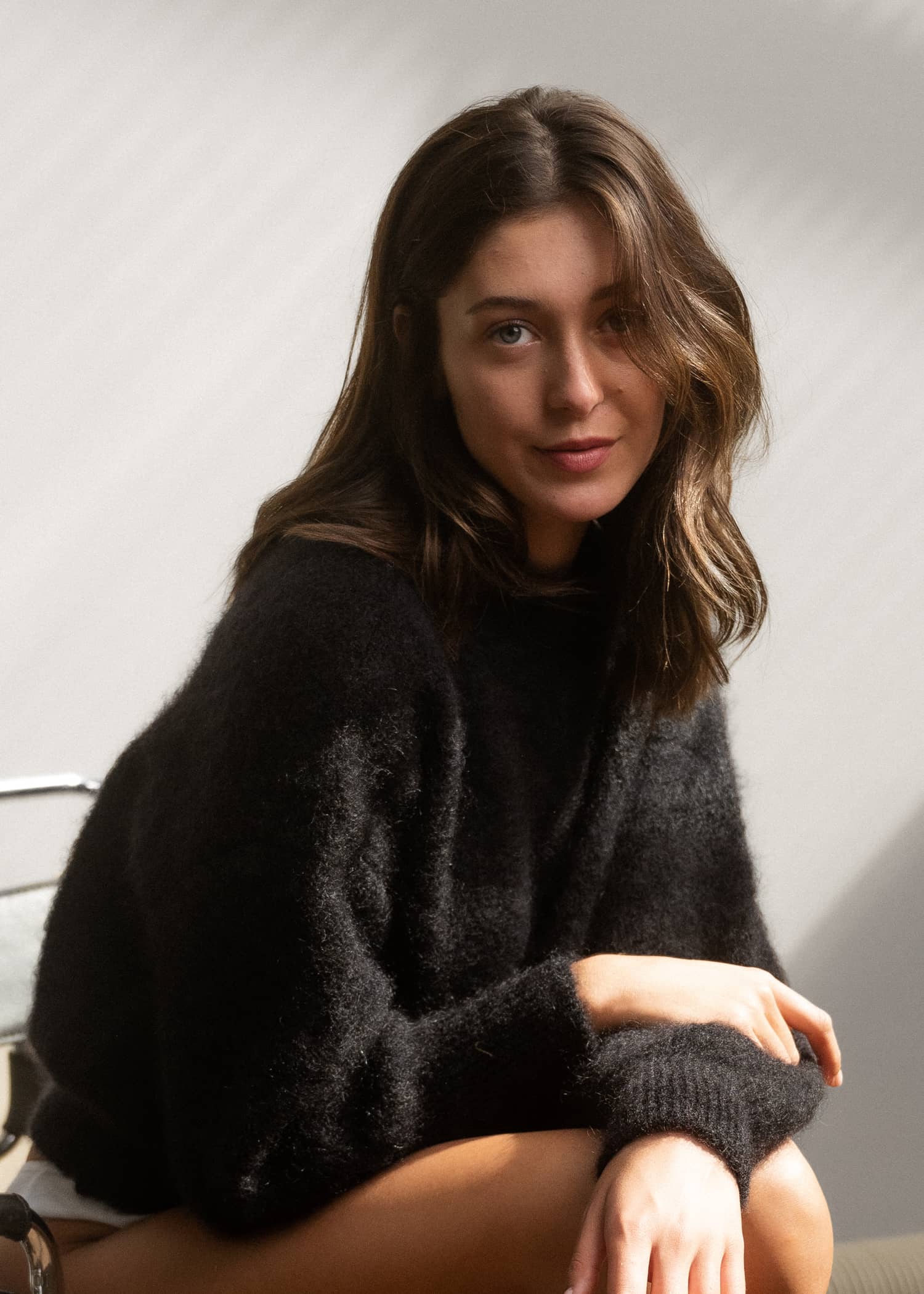 Eva mesure 1,68m et porte une taille 2